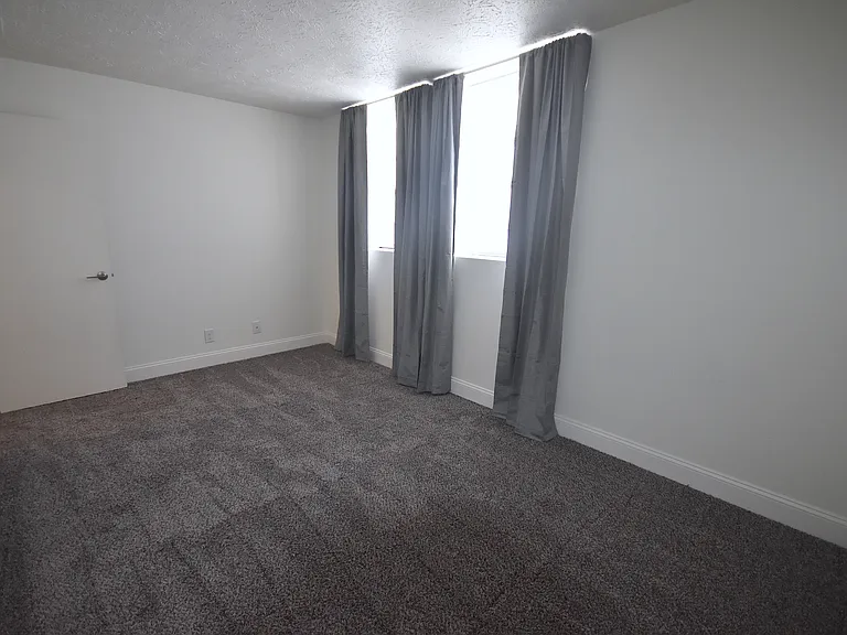 Waveland Place Apartments — Photo 34
