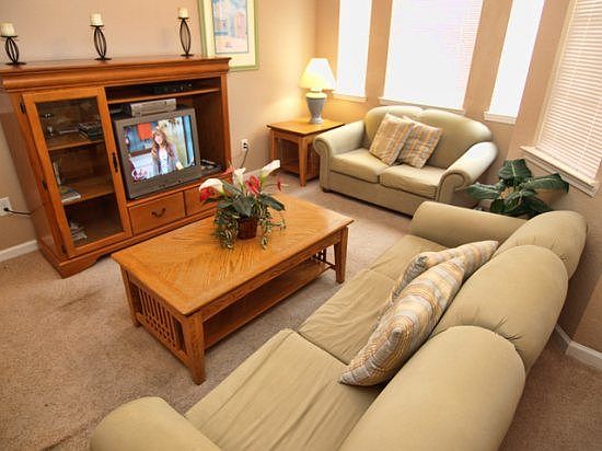 TR2C613-LivingAreaScene2