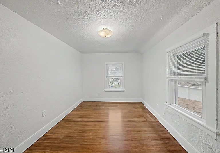 242 W Hanover Ave — Photo 15