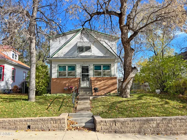 602 Collins Ave, Mandan, ND 58554
