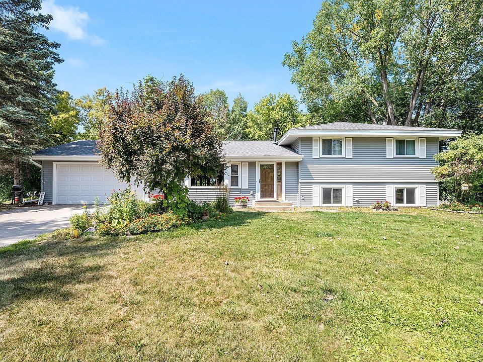 1st image of 2904 Country Wood Dr
