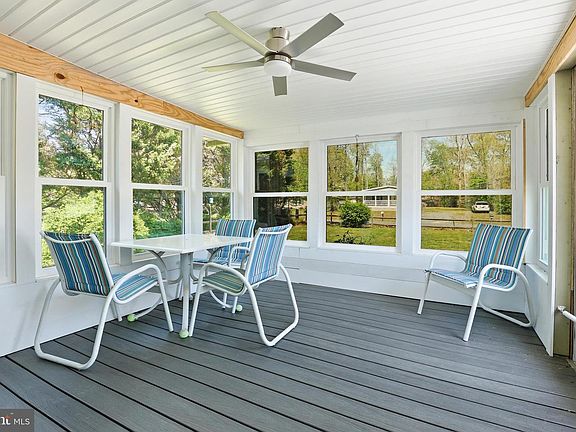 4th image of 15400 Forsythia Dr