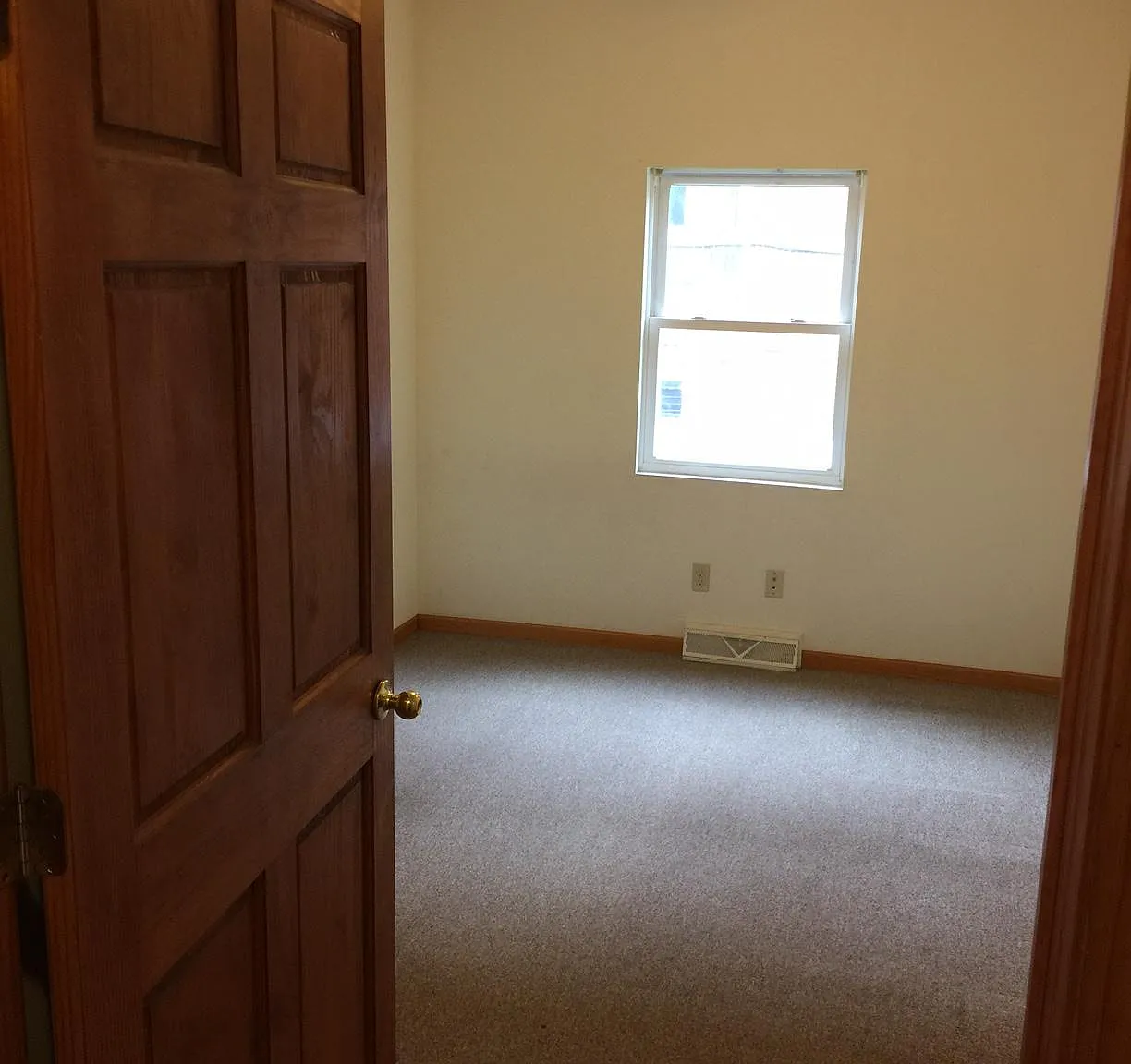3 bed, $1,185 — Photo 3