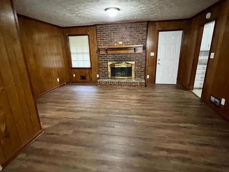 3861 Imperial Dr — Photo 3