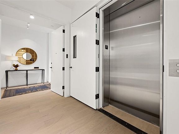 4th image of 1211 W Riverside Dr #7A