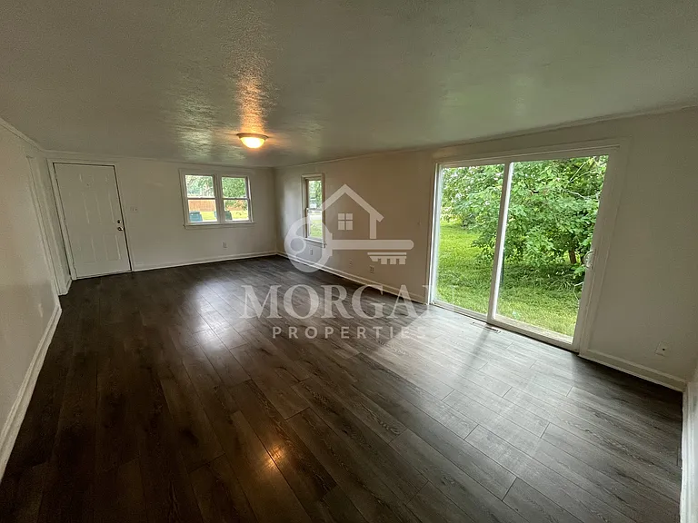 212 E Andover Ave — Photo 2