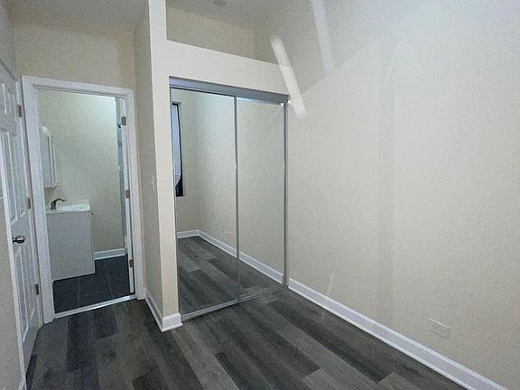 5th image of 1004 S Oakley Blvd #3F