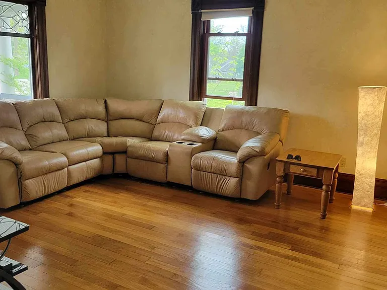 105 Lakeshore Dr NW #5 — Photo 1