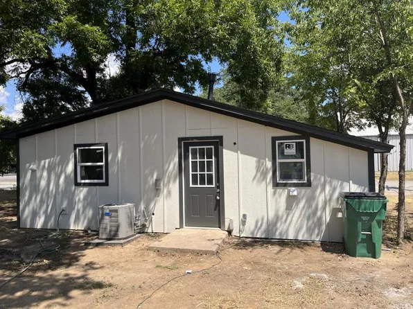 210 Cates St, Bridgeport, TX 76426