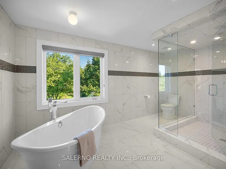 11 Compton Cres — Photo 29