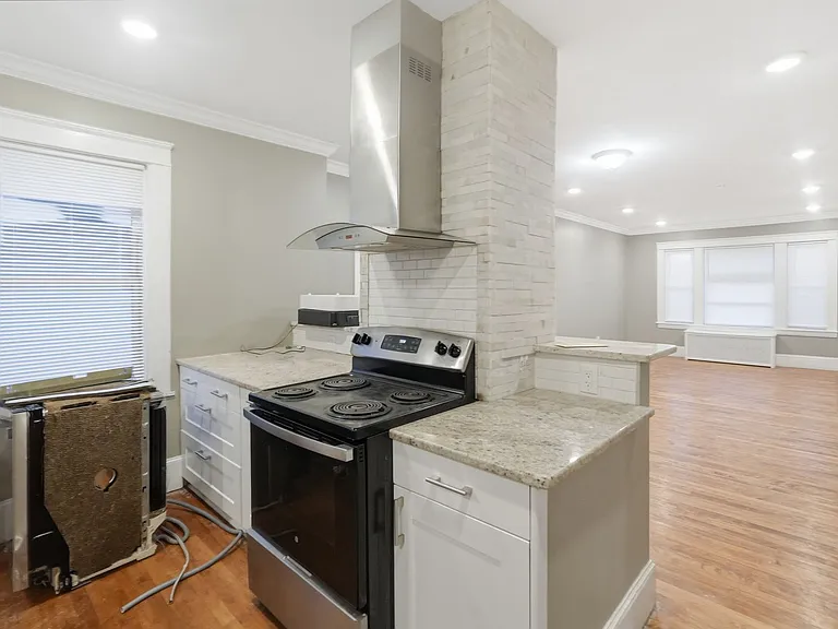131 Providence St — Photo 11