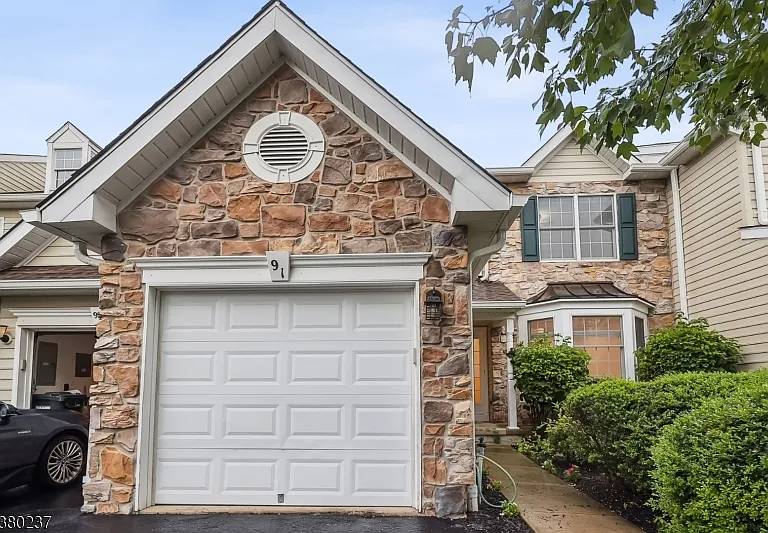 91 Patriot Hill Dr — Photo 1