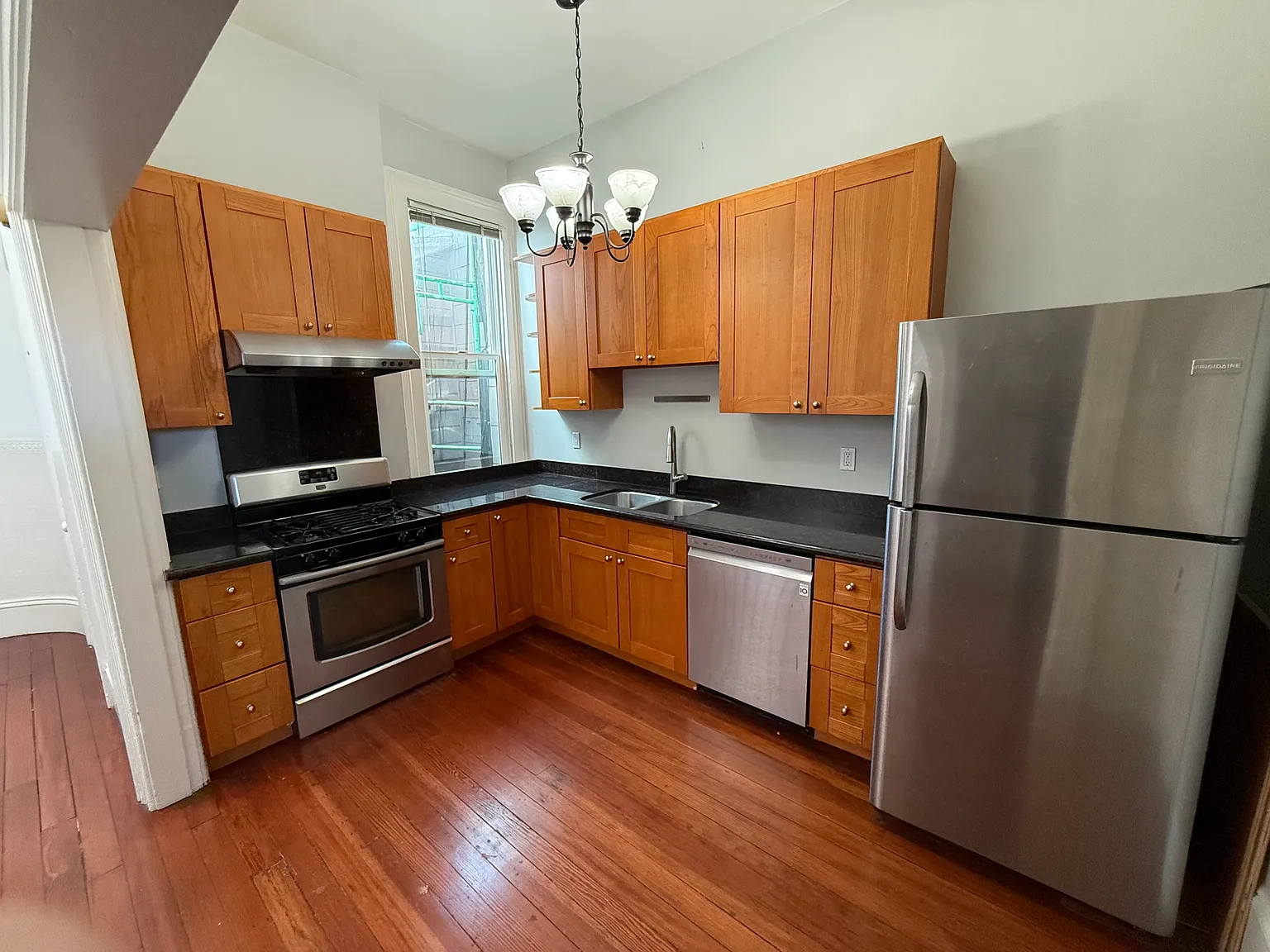 1 bed, 760 sqft, $4,300 — Photo 3