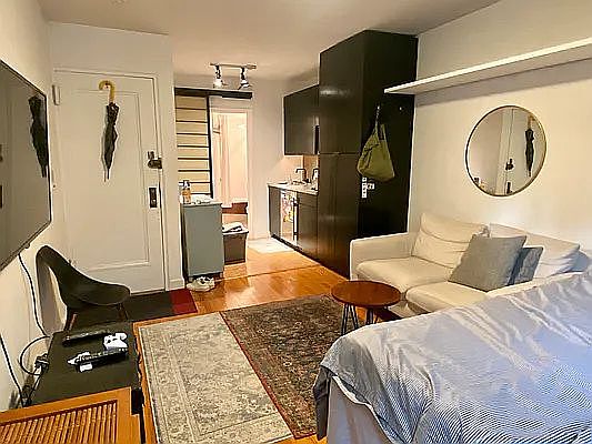 2nd image of 20 Jane St APT 4C