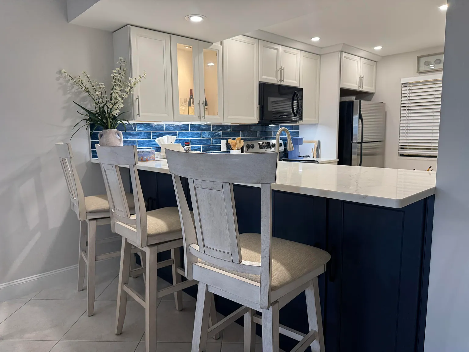 2 bed, 2.0 bath, 1385 sqft, $3,200 — Photo 2