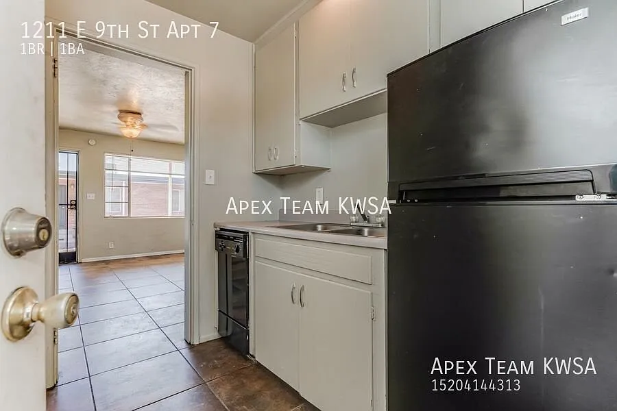 $795- Quiet 1 bed / 1 bath Apartment Moments Away from the University of Arizona & Central Tucson!! — Photo 4