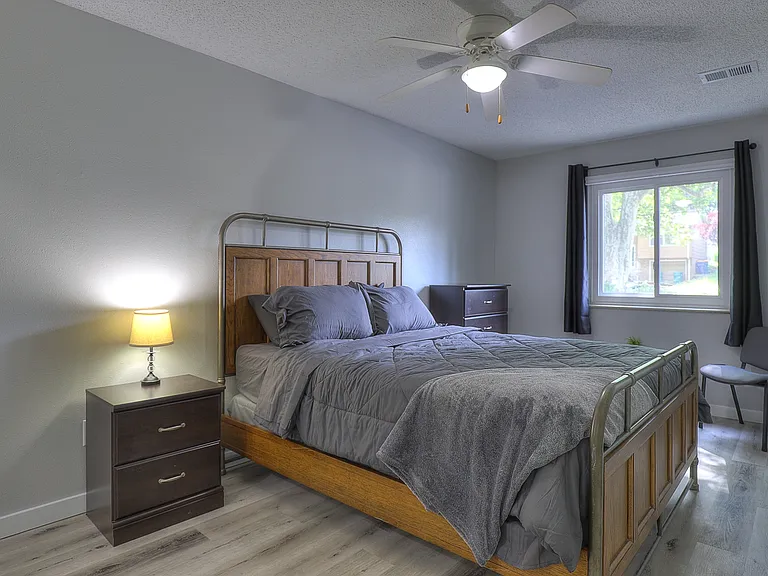 2480 N Graceland Ave #5 — Photo 9