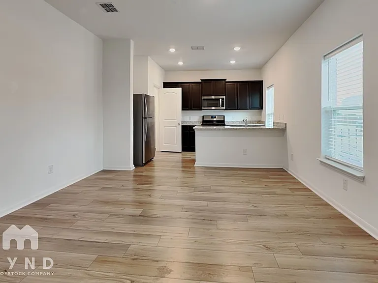 6104 Underwood Way — Photo 2
