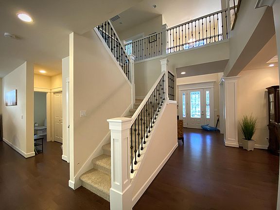 4th image of 24320 NE 8th Pl