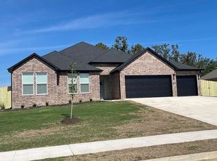 7001 E Sugarloaf St, Siloam Springs, AR 72761