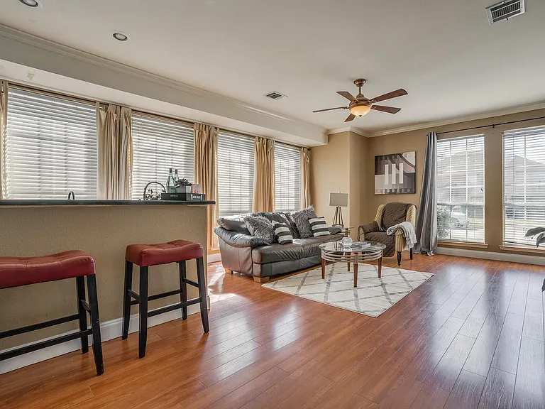 7501 Armstrong Ln — Photo 6