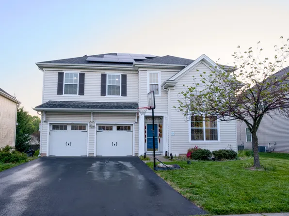 10 Dahlia Ct, Piscataway, NJ 08854