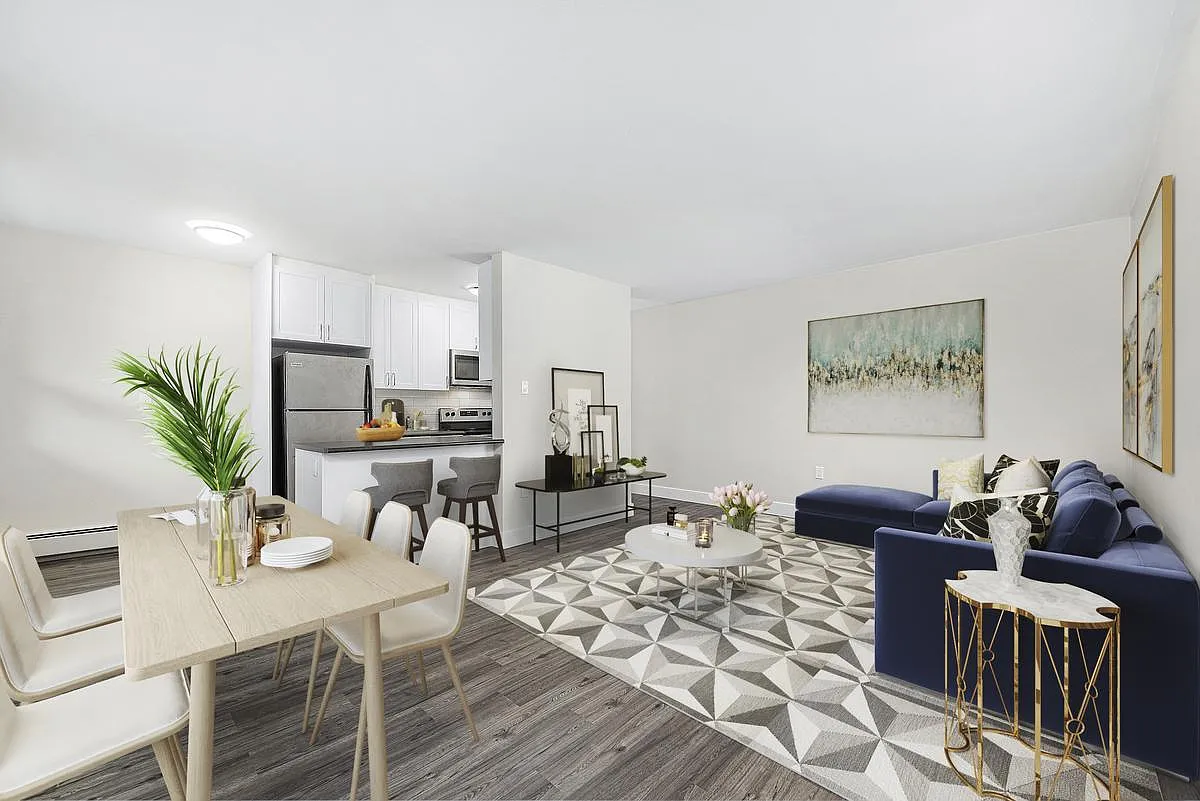 1050 Castlefield Avenue — Photo 4