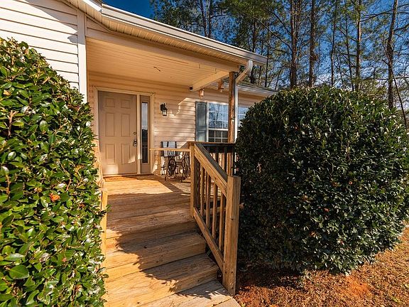 4th image of 425 Avant Rd