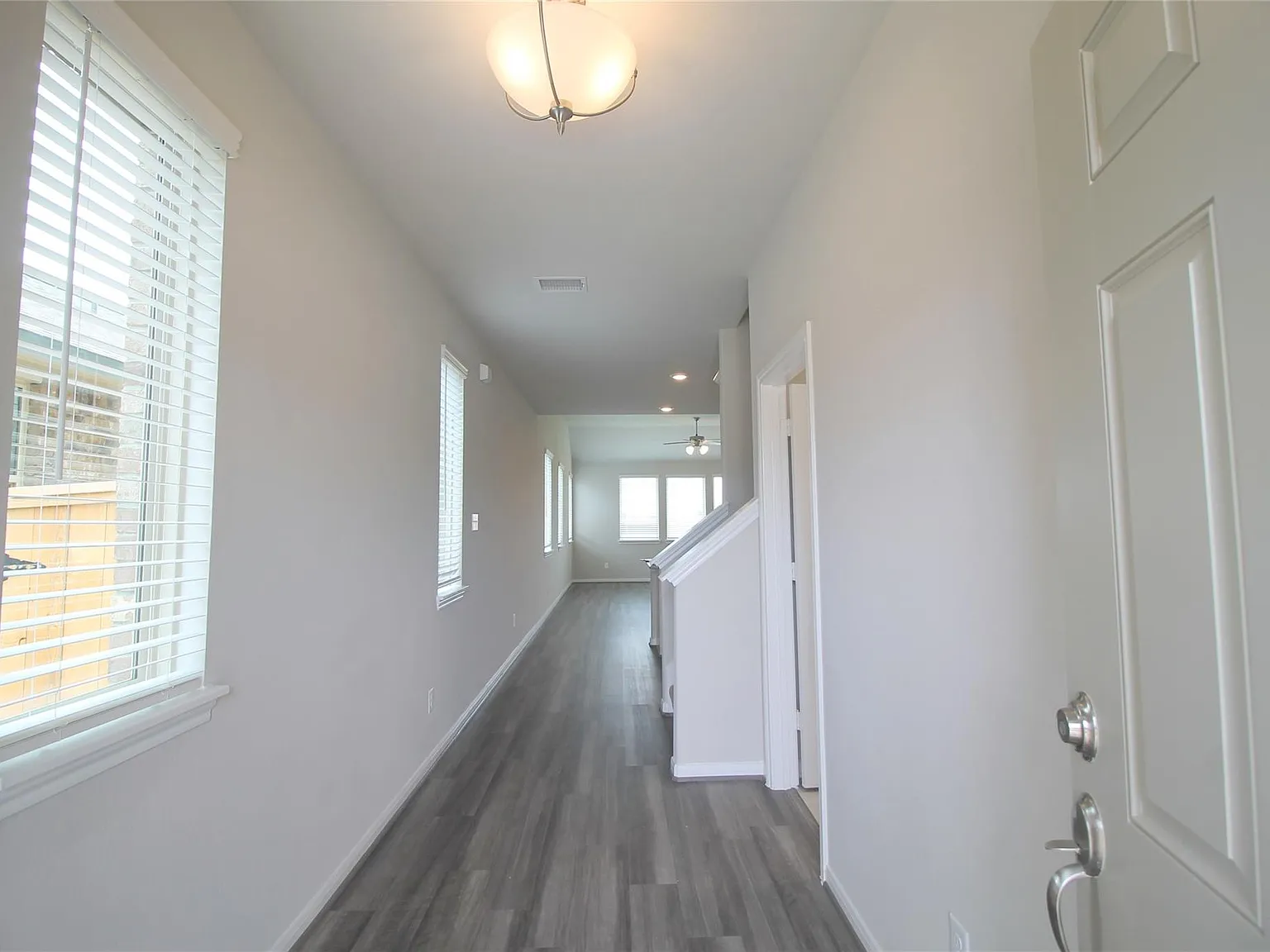 4 bed, 2.5 bath, 2375 sqft, $2,400 — Photo 3