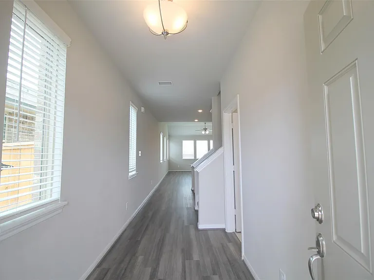 26018 Windy Pr — Photo 3