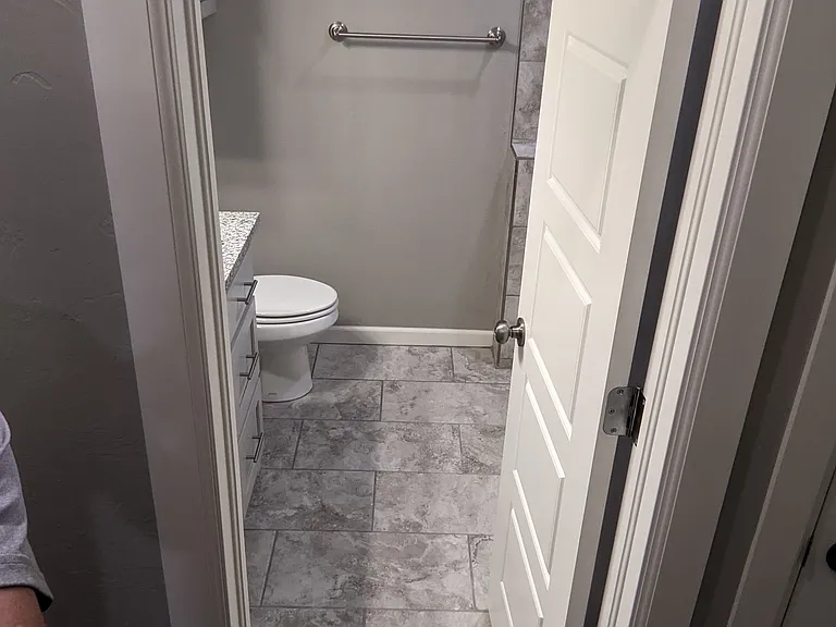 Guest Full Bathroom