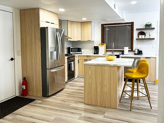 2nd image of 8140 Stetson Rd