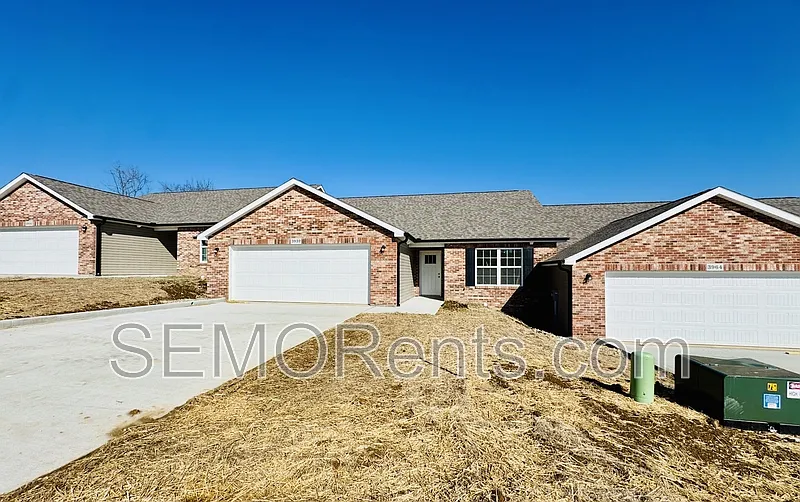 3 bed, 2.0 bath, 1433 sqft, $1,950 — Photo 2