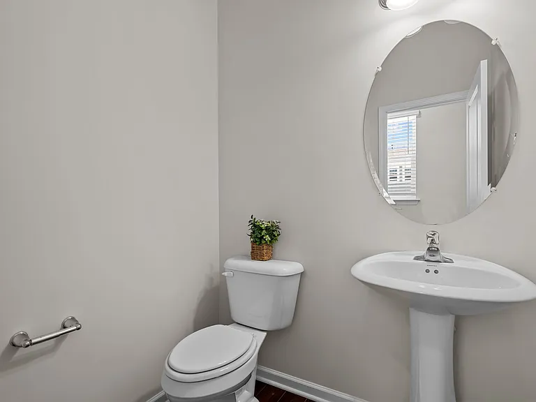 2704 Saltaire Ave — Photo 11