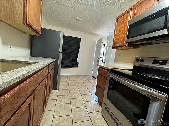 3rd image of 2452 Lakeview Ave