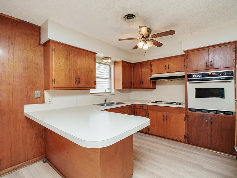 1137 Bradshaw Dr — Photo 20
