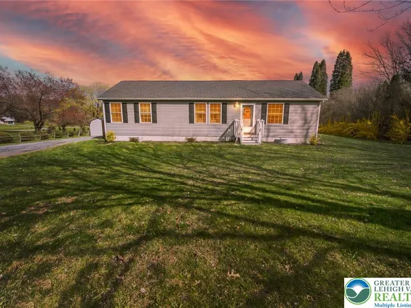 838 S Dogwood Rd, Walnutport, PA 18088