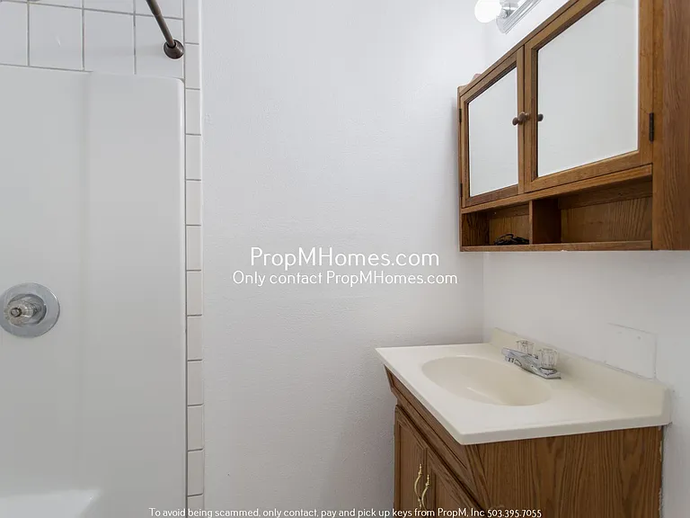 1885 SW Wellington Ave — Photo 17