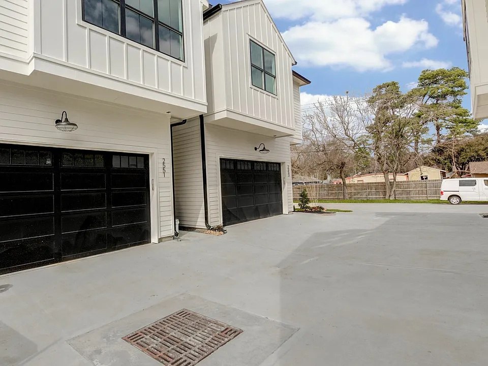 The Grove Oak Forest Apartments