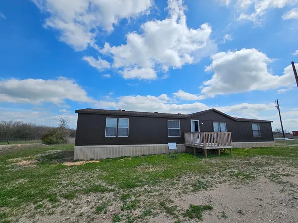 100 Johnston Dr, Decatur, TX 76234