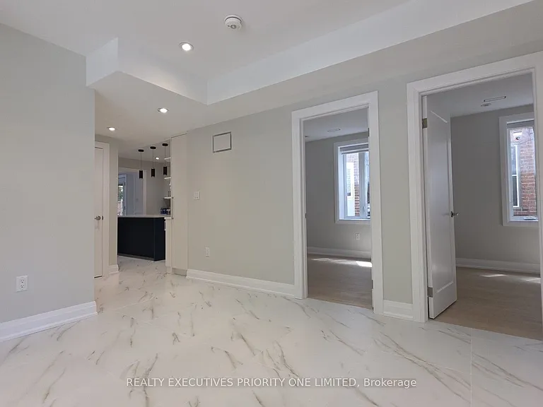 10 Lascelles Blvd #MAIN — Photo 18