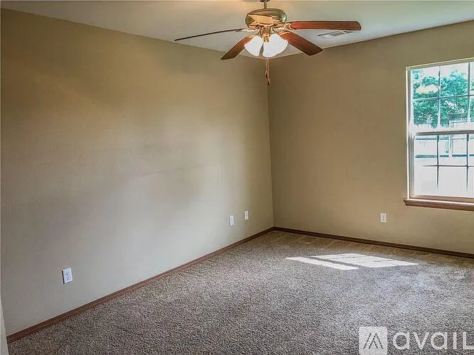 143 Foxglove St — Photo 6