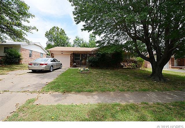 1st image of 1221 S Poplar Pl