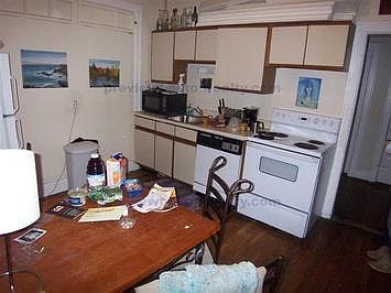 3rd image of 10 Park Vale Ave APT 2
