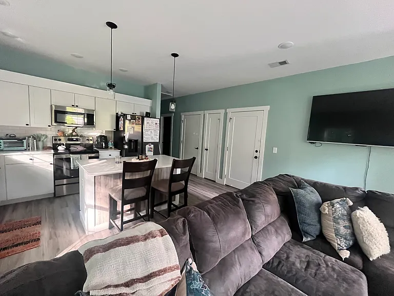 524 Asbury Dr — Photo 2