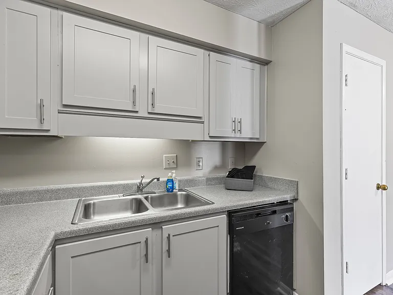 Our Montgomery apartments at Stratford Village offer convenient kitchens with dishwasher, sink, and ample cabinet storage, professionally operated by Highlands Vista Group.