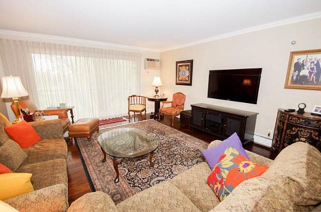 1st image of 4401 W Parklawn Ave #301