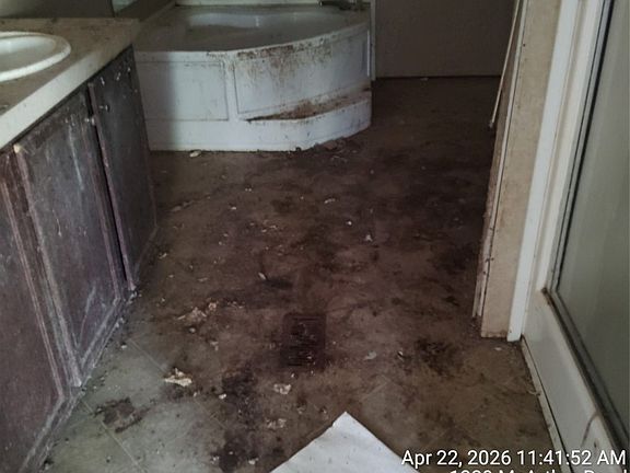 4th image of 1329 McArthur Rd