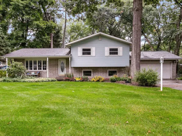 53332 Oakton Dr, South Bend, IN 46635