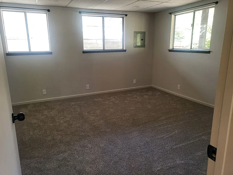 1688 NE Lynda Ln — Photo 31